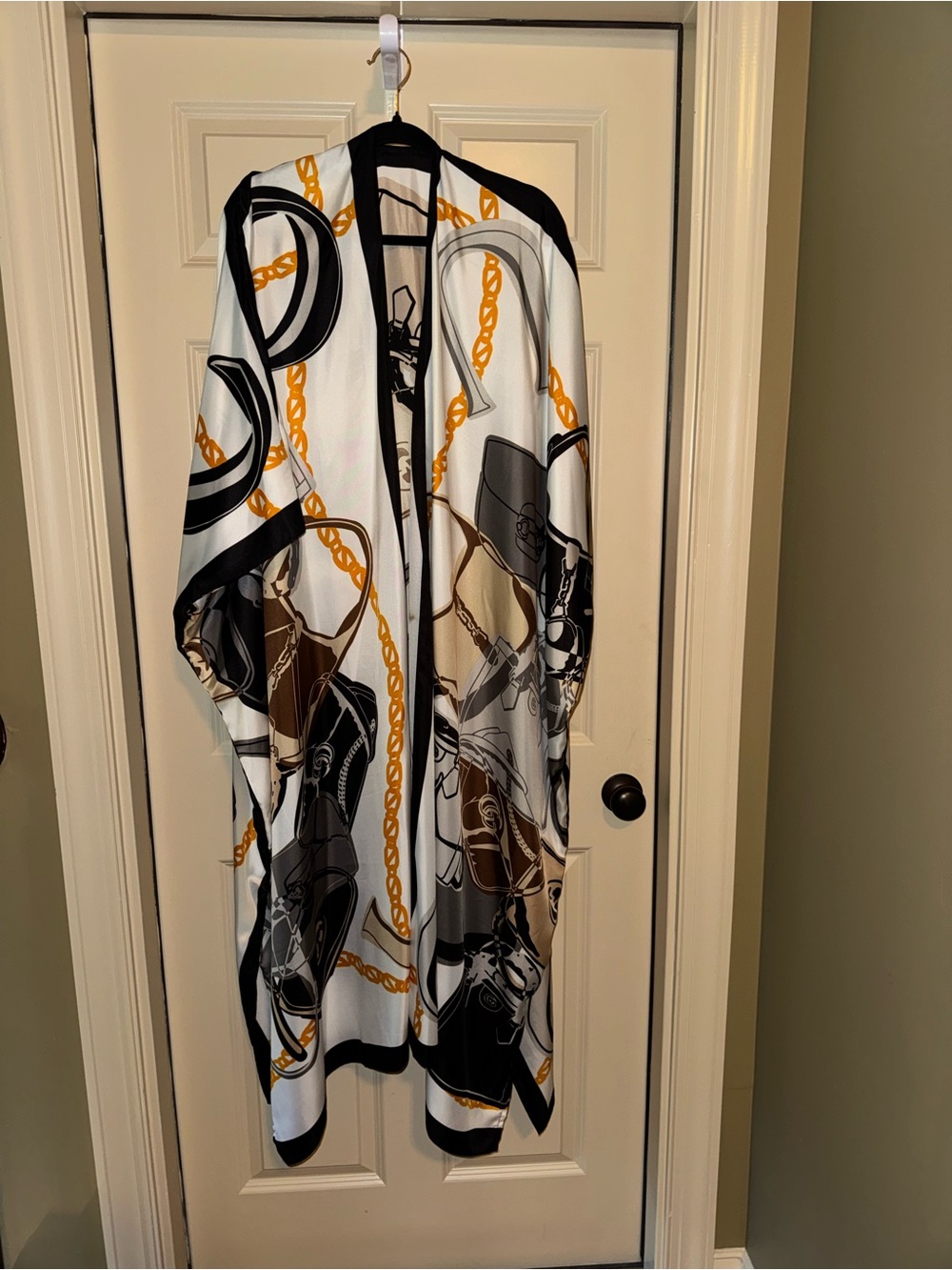 Printed Silk Kimono Robe in White, Black & Gold Chain Print